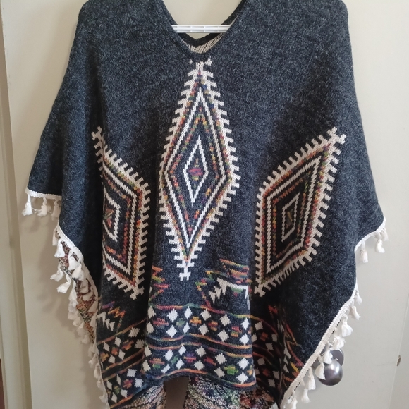 Poncho Sweater Womens One Size Fringe Southwest Boho Aztec Cape Tassels - Picture 2 of 7